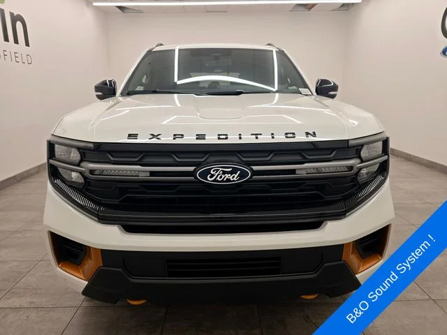New 2027 Star White Metallic Tri-Coat Ford Tremor® image 7