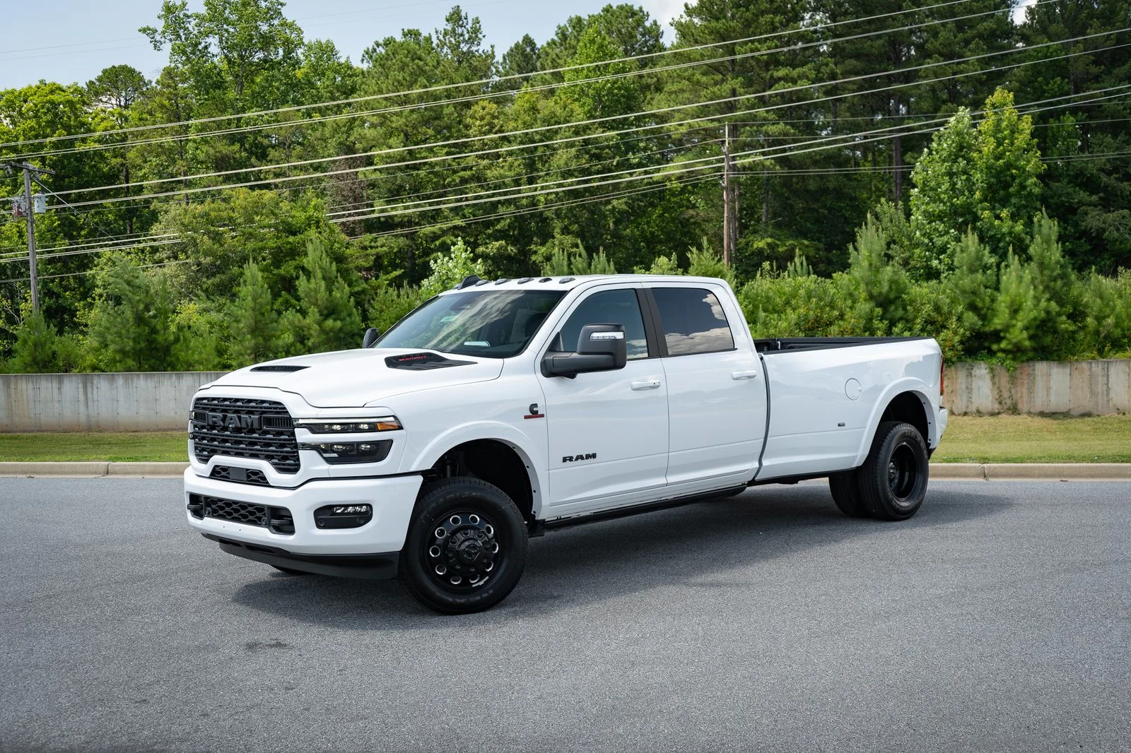 New 2026 Bright White Clear-Coat Exterior Paint RAM Limited image 4