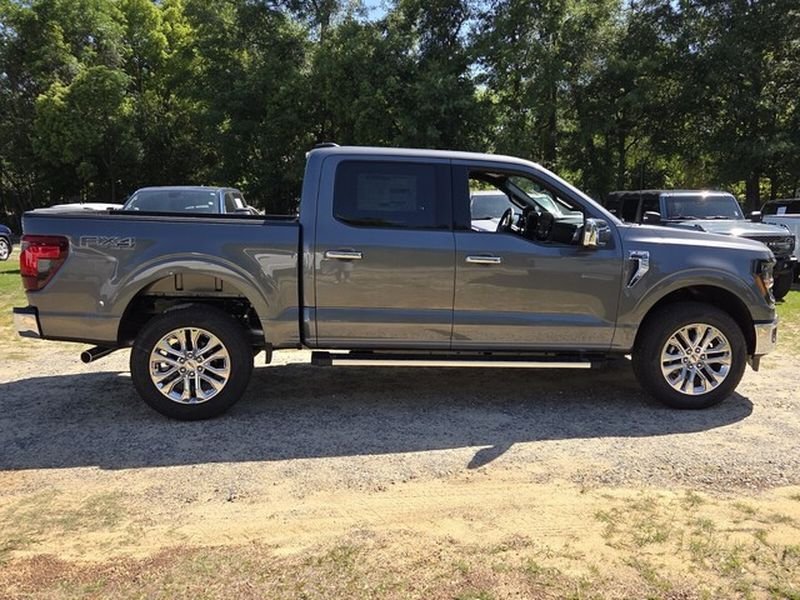 New 2026 Carbonized Gray Metallic Ford XLT image 13