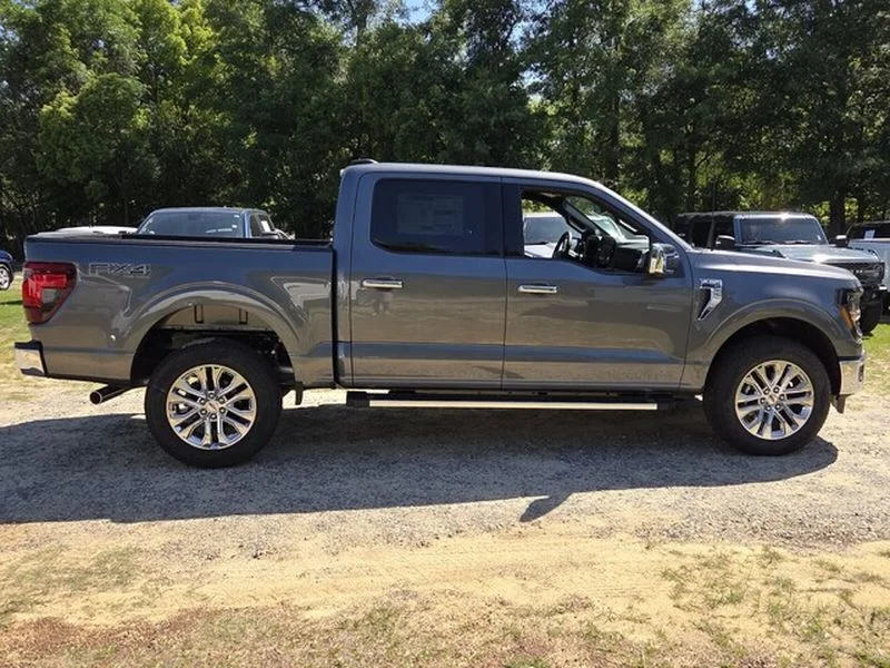 New 2026 Carbonized Gray Metallic Ford XLT image 13