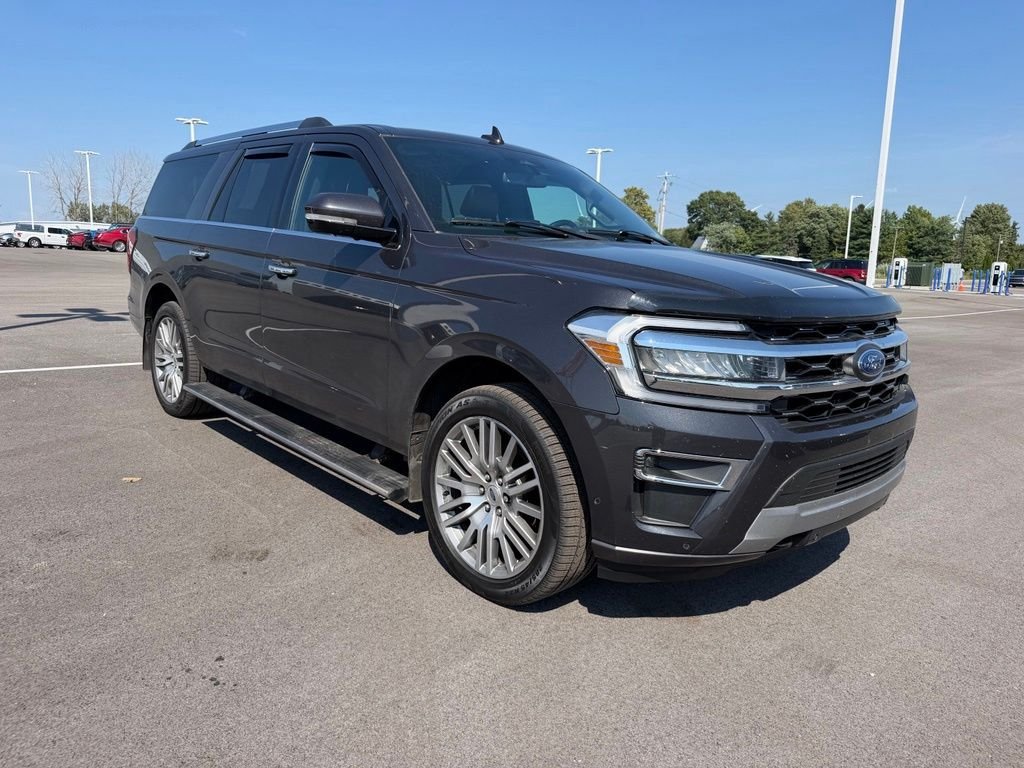 Used 2022  Ford Limited image 3