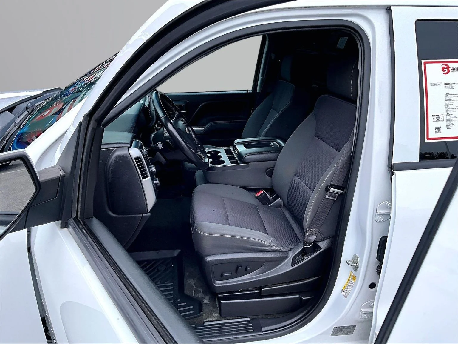 Used 2016 White Chevrolet LT image 27