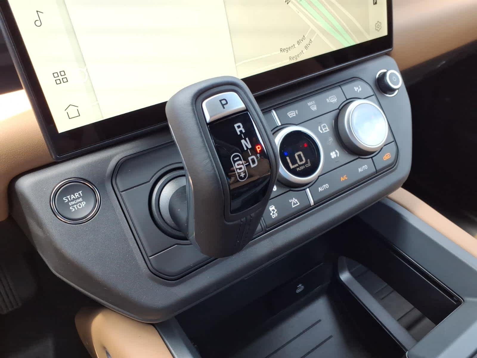 New 2026 Woolstone Green Land Rover X-Dynamic SE image 14
