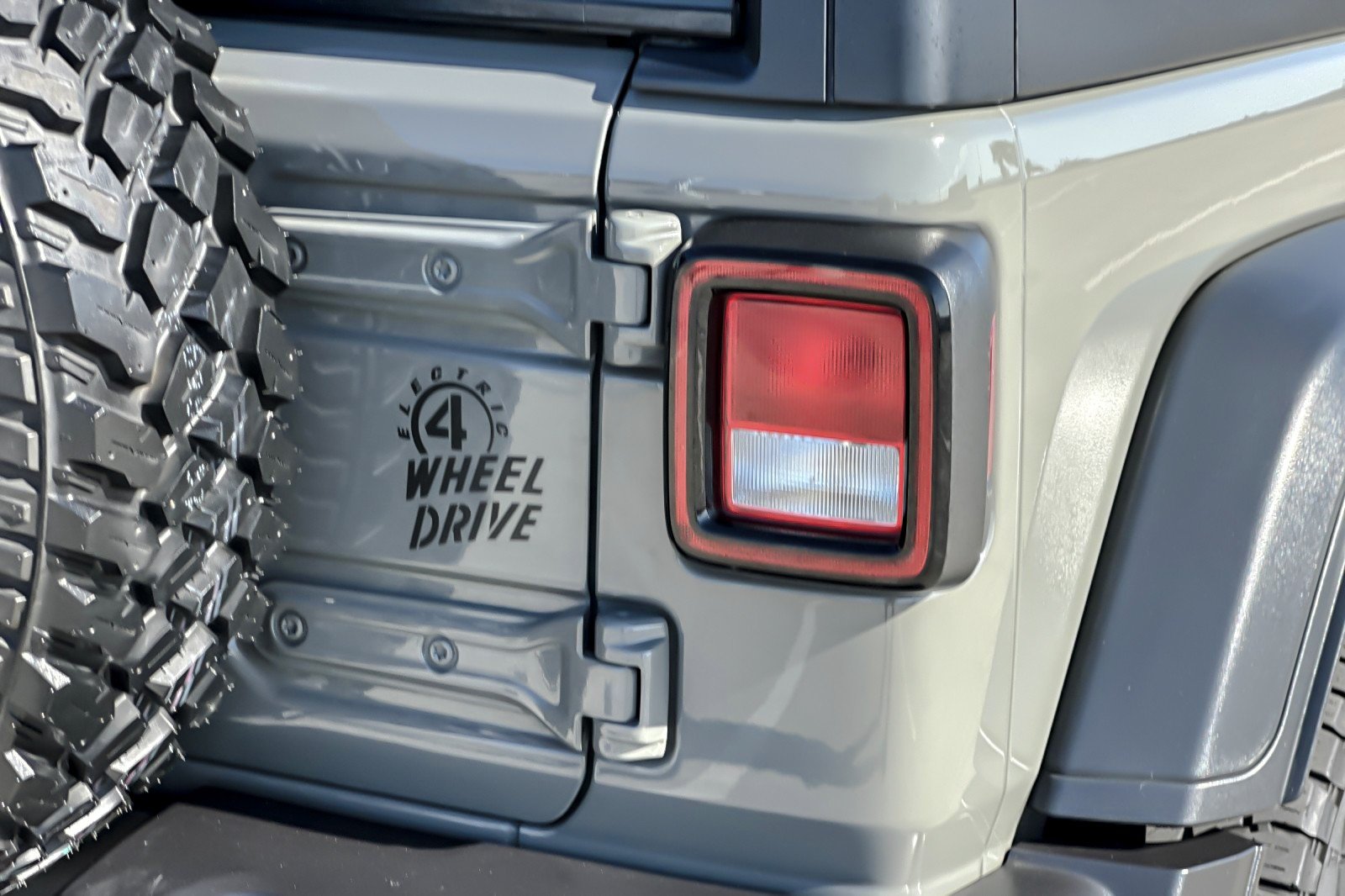 Used 2023 STING - GRAY Jeep S 4XE image 26