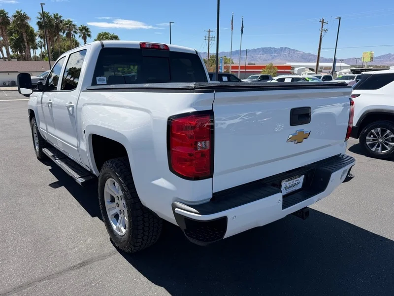 Used 2017 SUMMIT WHITE Chevrolet LT image 5