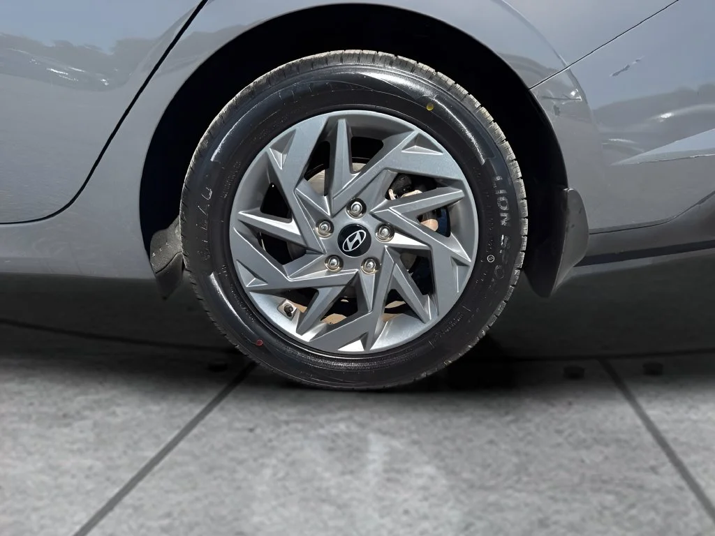 Used 2024 Gray Hyundai SEL image 29