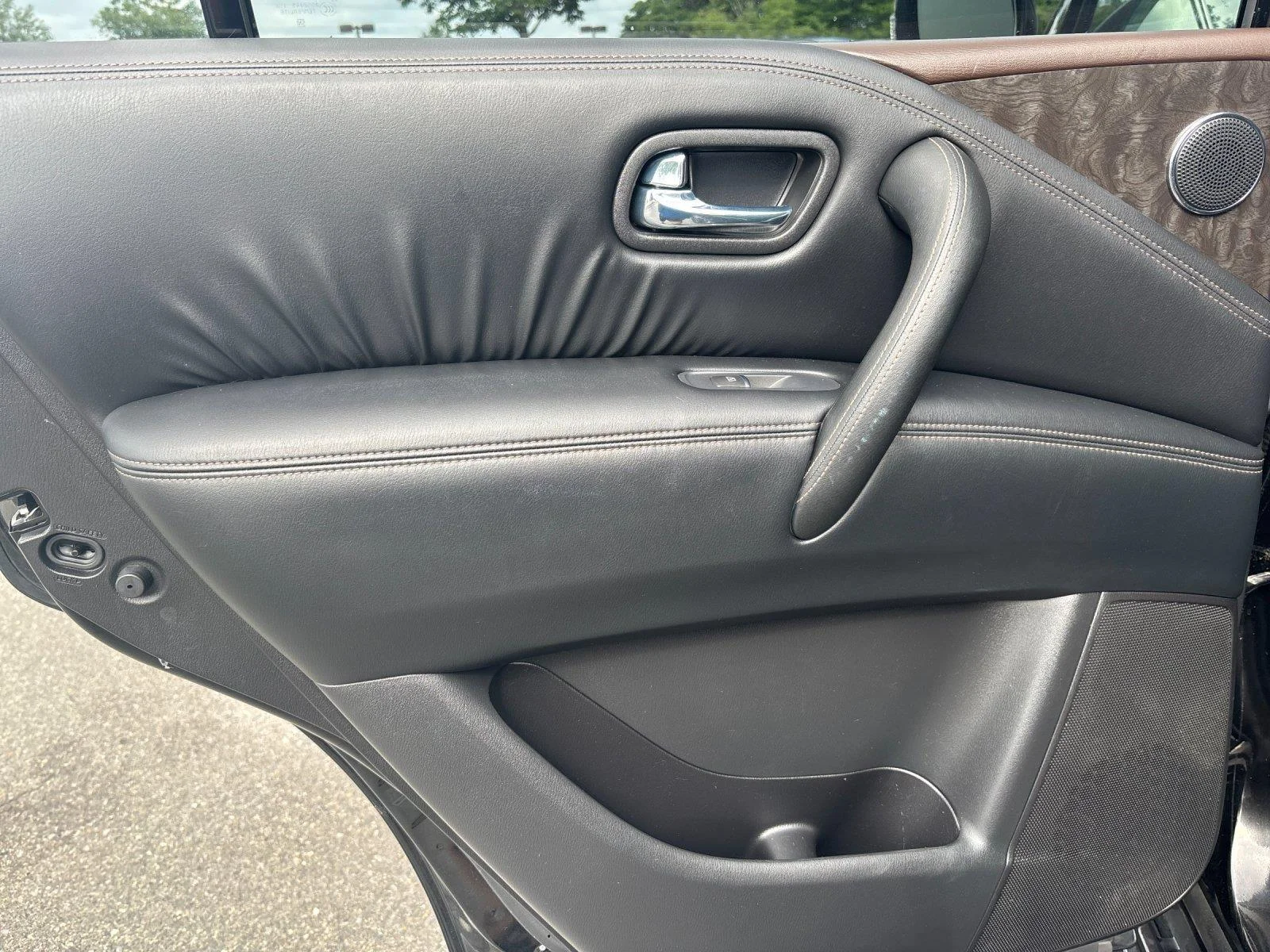 Used 2024 Super Black Nissan Platinum image 32
