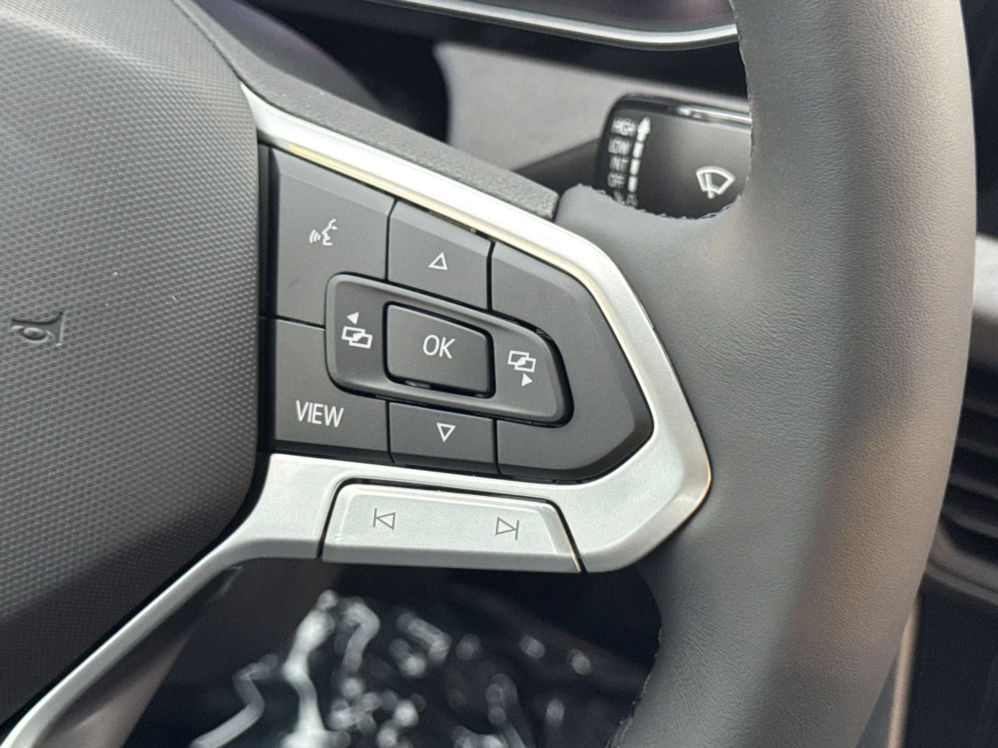New 2026 Opal White Pearl Volkswagen SE image 20