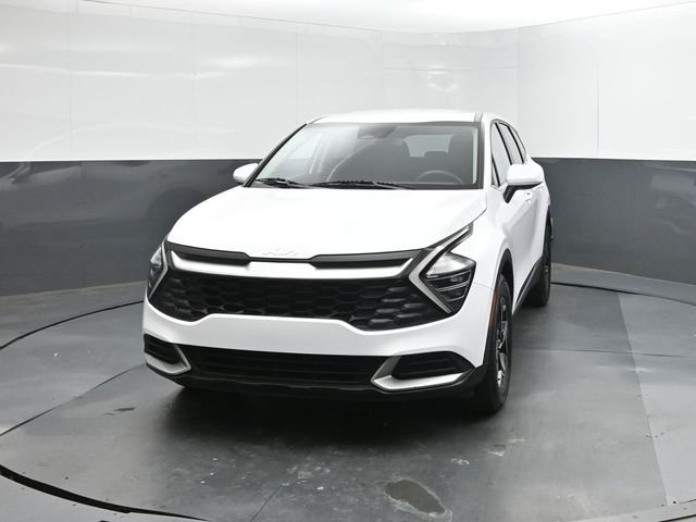 Used 2025 White Kia LX image 22