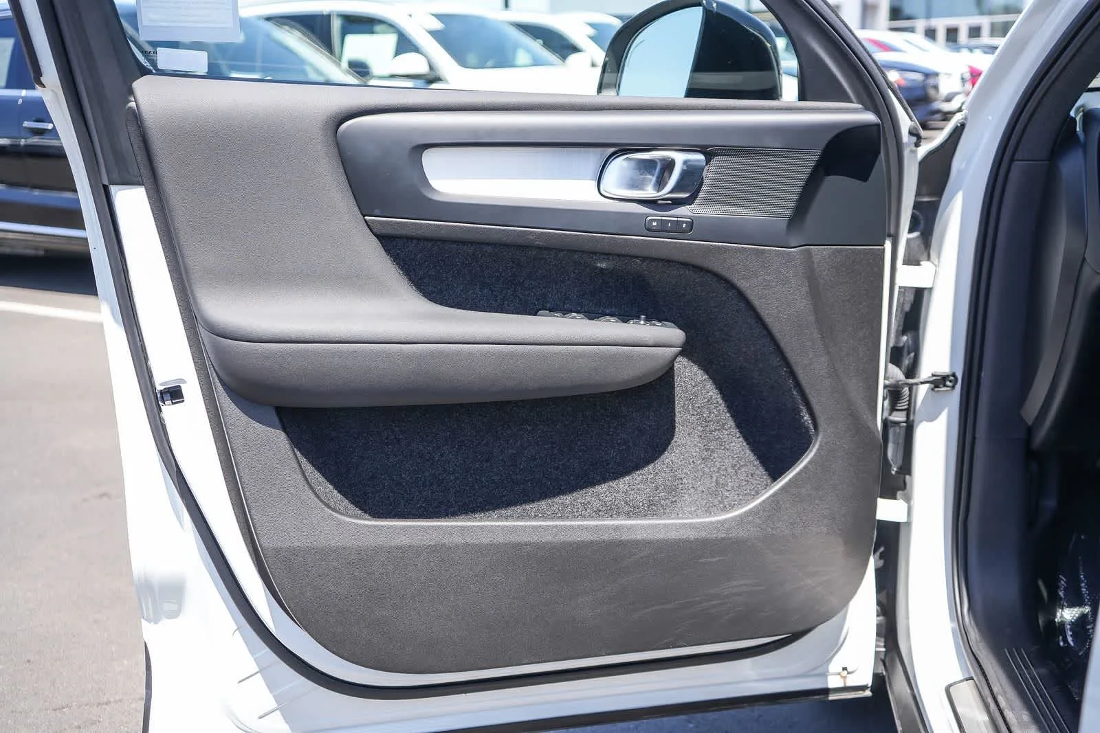 Used 2024 White Volvo  image 21