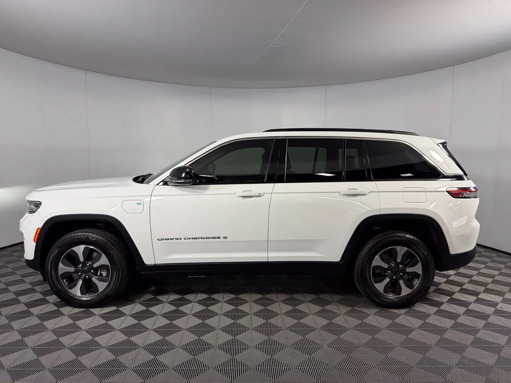 Certified Used 2024 White Jeep 4xe image 10