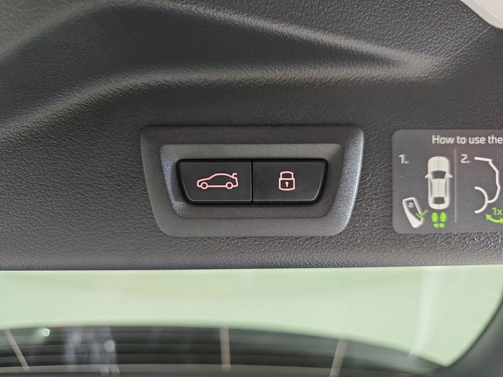 New 2026 Mineral White Metallic BMW xDrive40i image 13