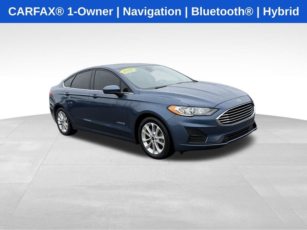 2019 Ford Fusion SE's photo