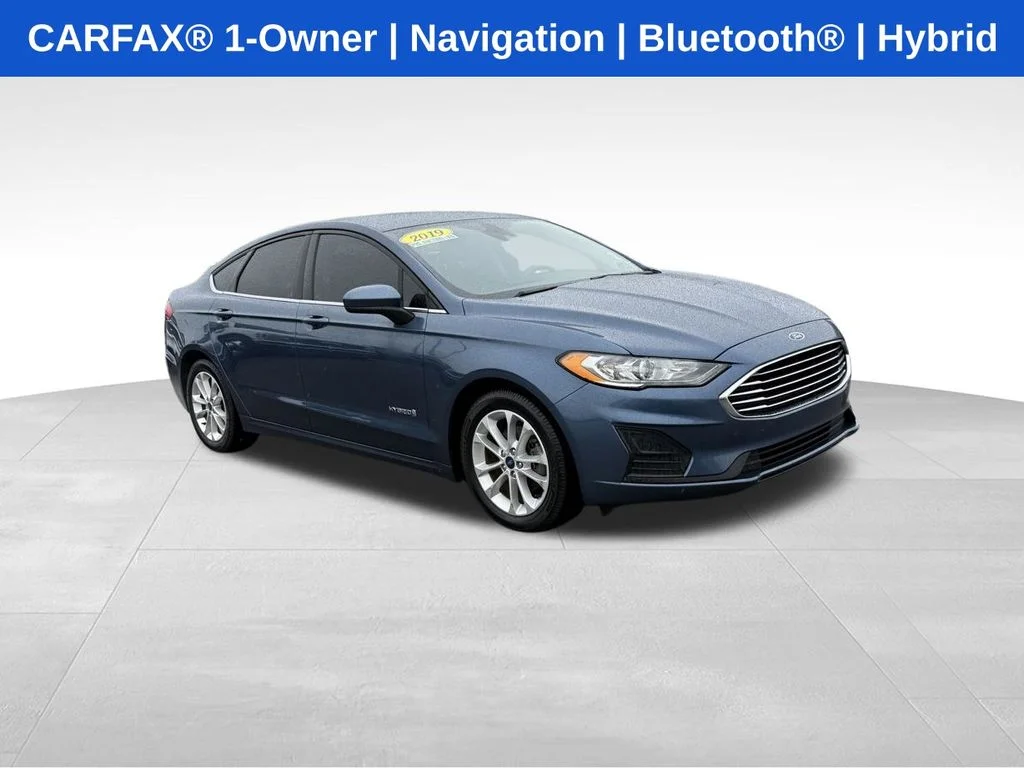 2019 Ford Fusion SE's photo