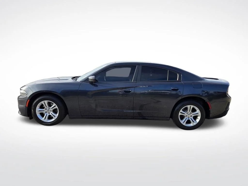 Used 2016 Gray Dodge SE image 7