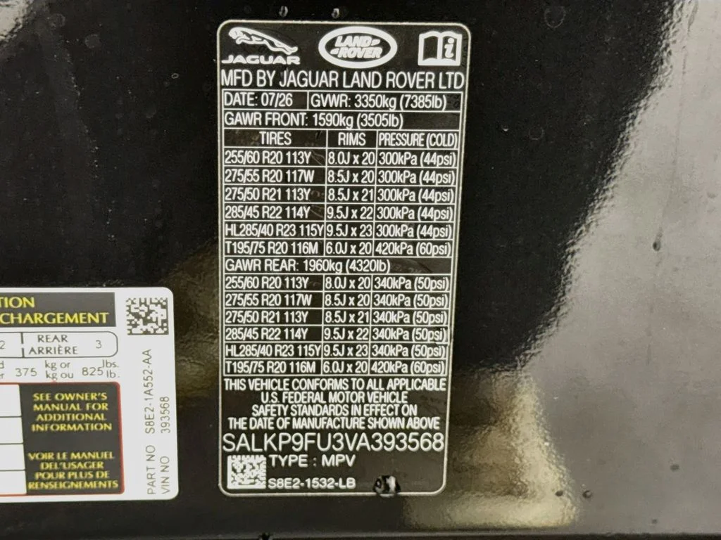 New 2027 Santorini Black Land Rover SE image 34