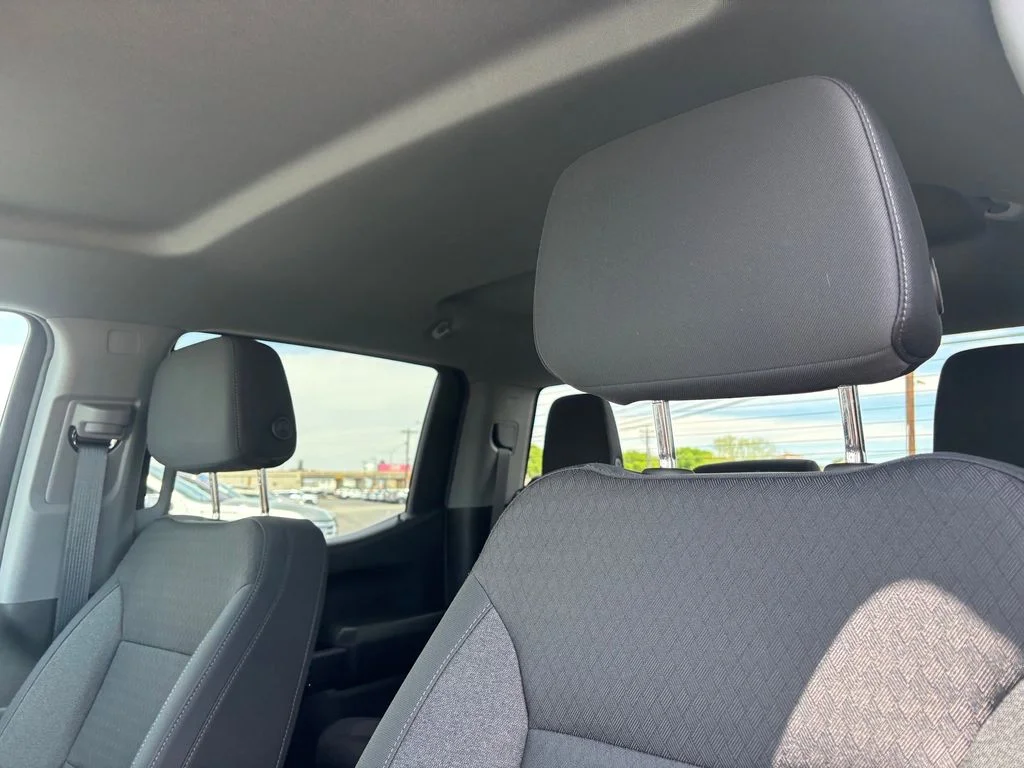 Used 2025 White Chevrolet Custom image 11