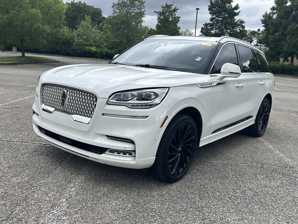 Used 2021 White Lincoln Reserve image 3