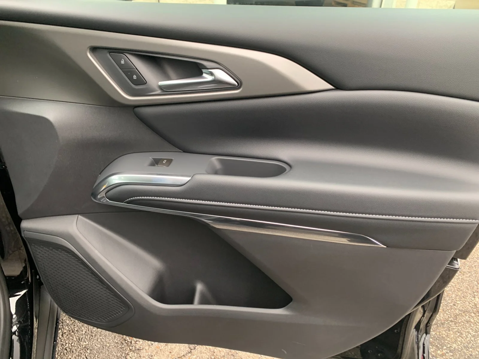 2027 Chevrolet Traverse LT - Photo 19
