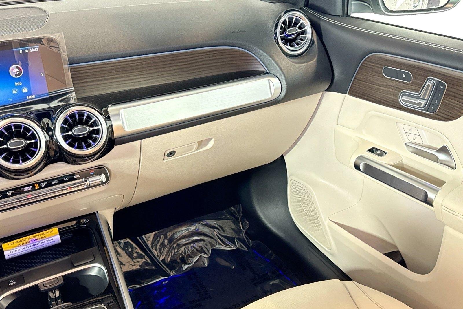 New 2026 Polar White Mercedes-Benz GLB 250 image 21