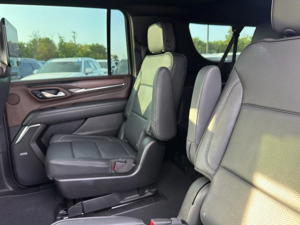 Used 2021 White Frost Tricoat GMC Denali image 19