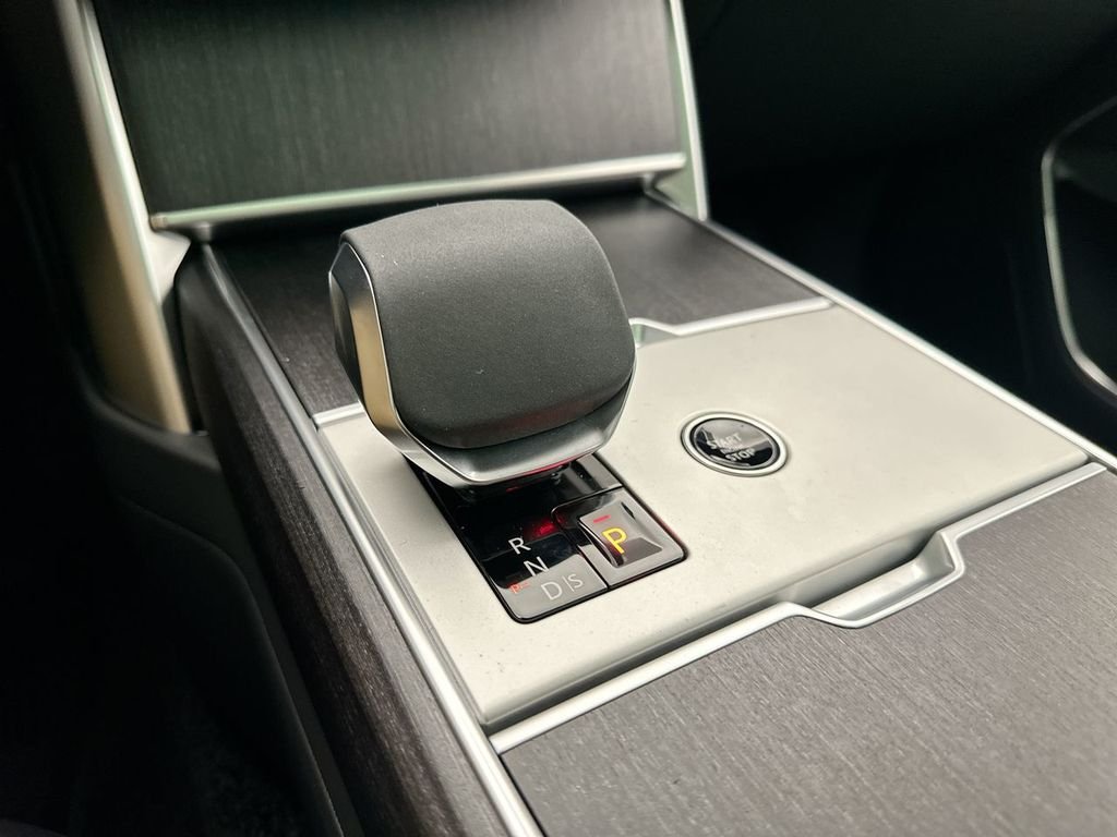 New 2026 Carpathian Gray Premium Metallic Land Rover SE image 12