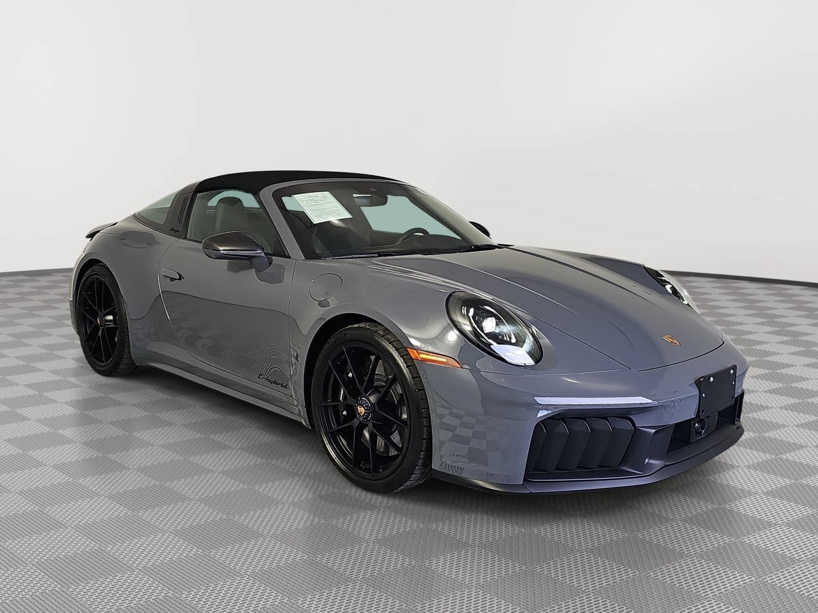 Used 2025  Porsche Targa 4 GTS image 2