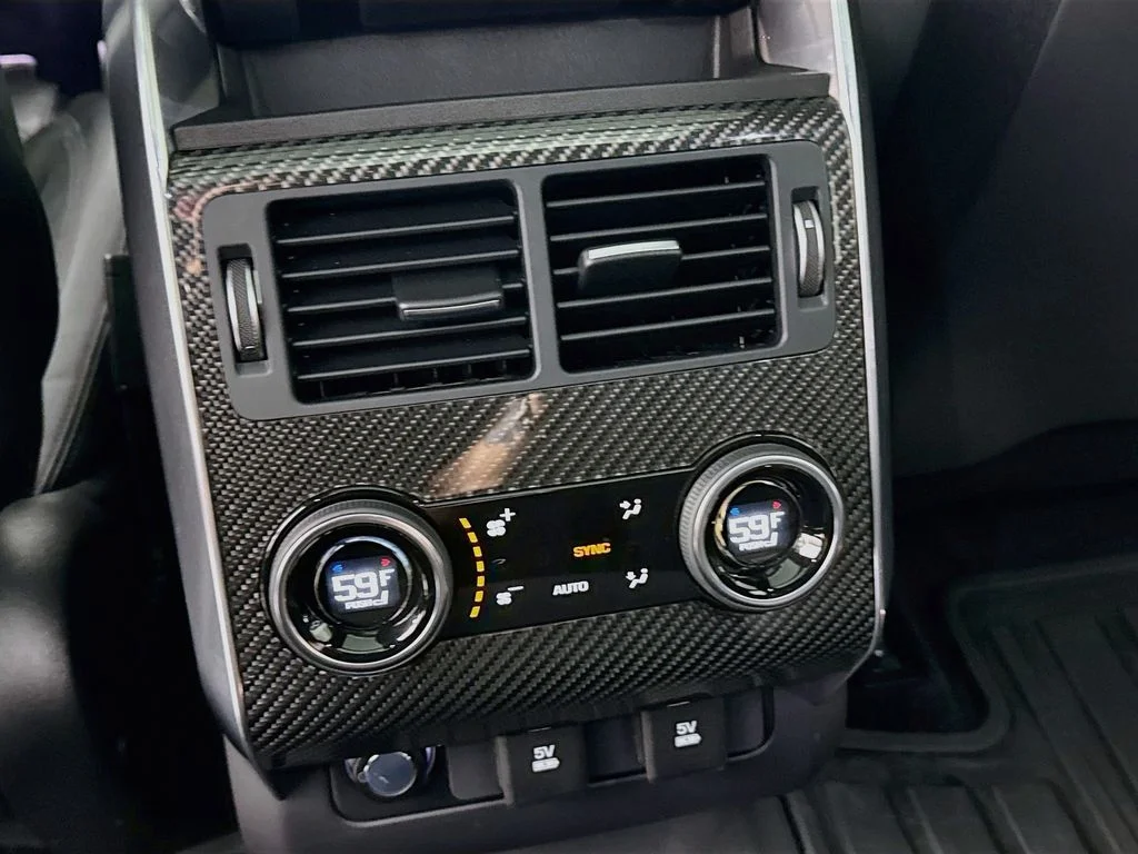 Used 2021  Land Rover SVR image 27
