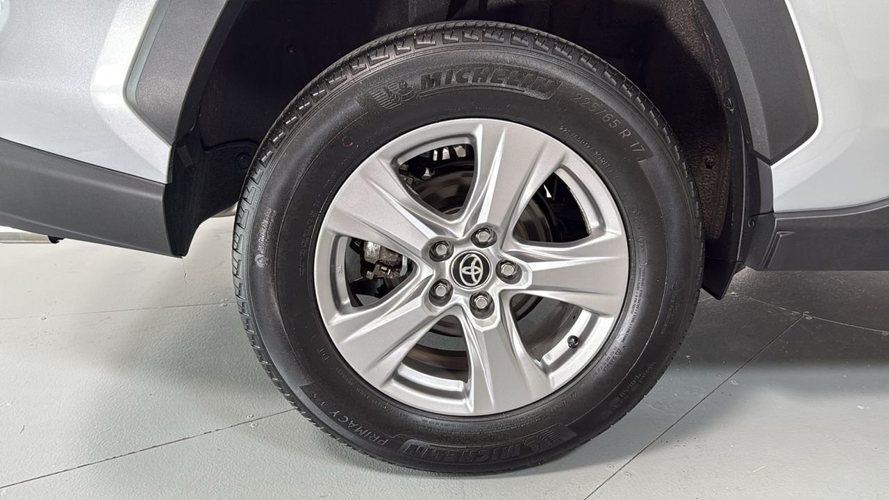 Used 2025 Silver Toyota XLE image 22
