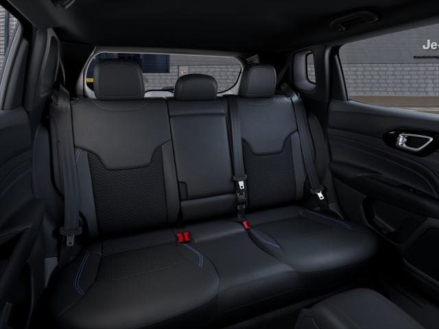 New 2026 Red Hot Pearl-Coat Exterior Paint Jeep Latitude image 41