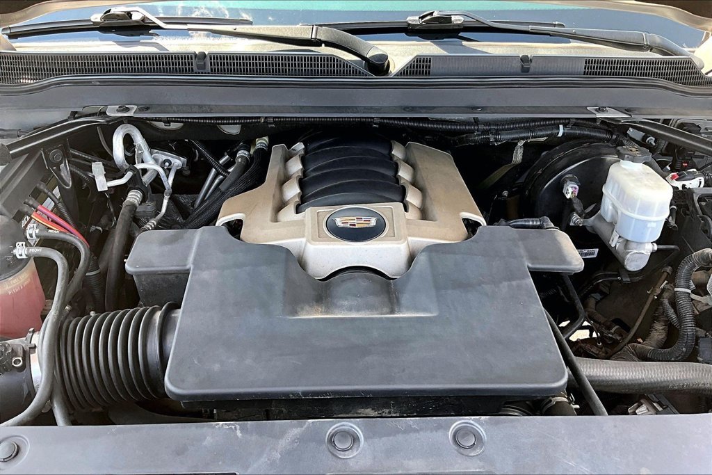 Used 2019 Silver Cadillac Luxury image 9