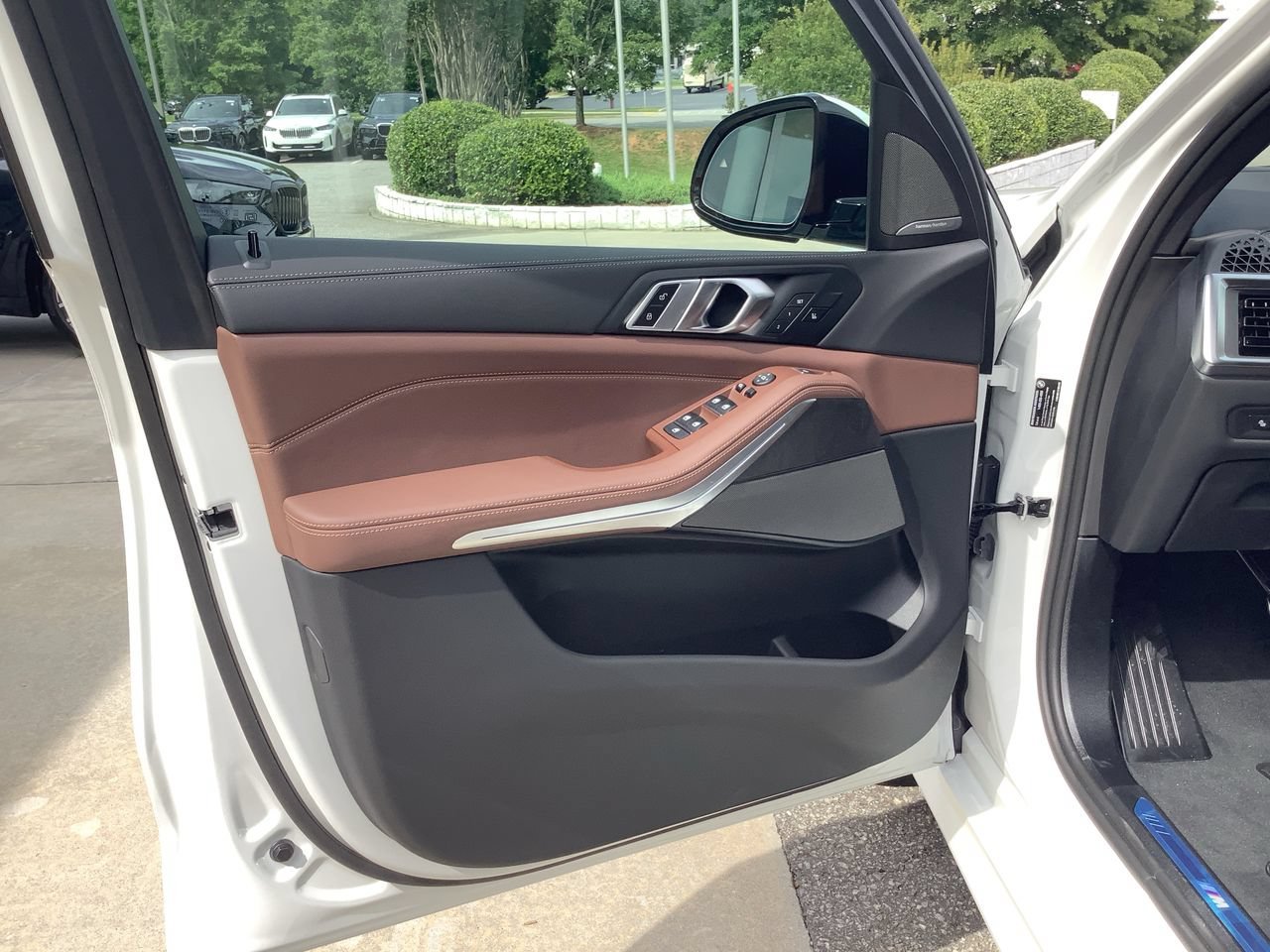 New 2026 Mineral White Metallic BMW sDrive40i image 19