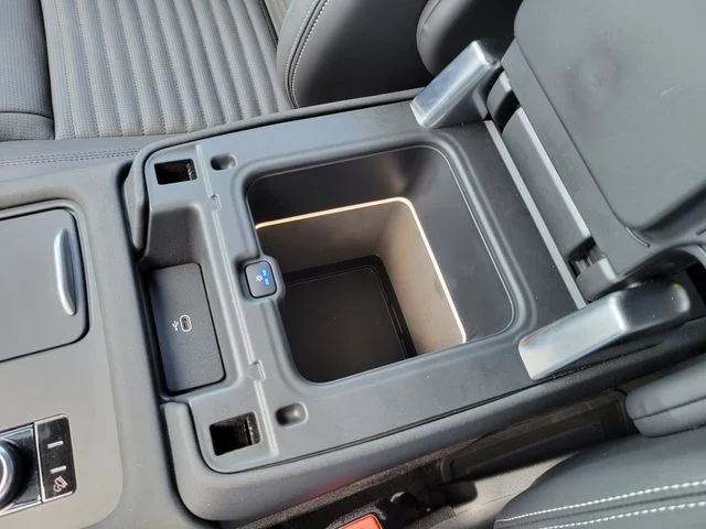 Used 2025 Fuji White Land Rover Dynamic SE image 41