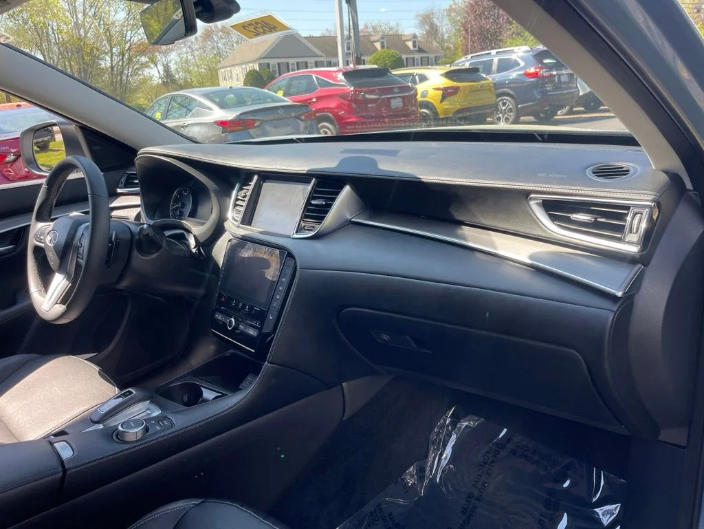 Used 2023 Gray INFINITI LUXE image 9