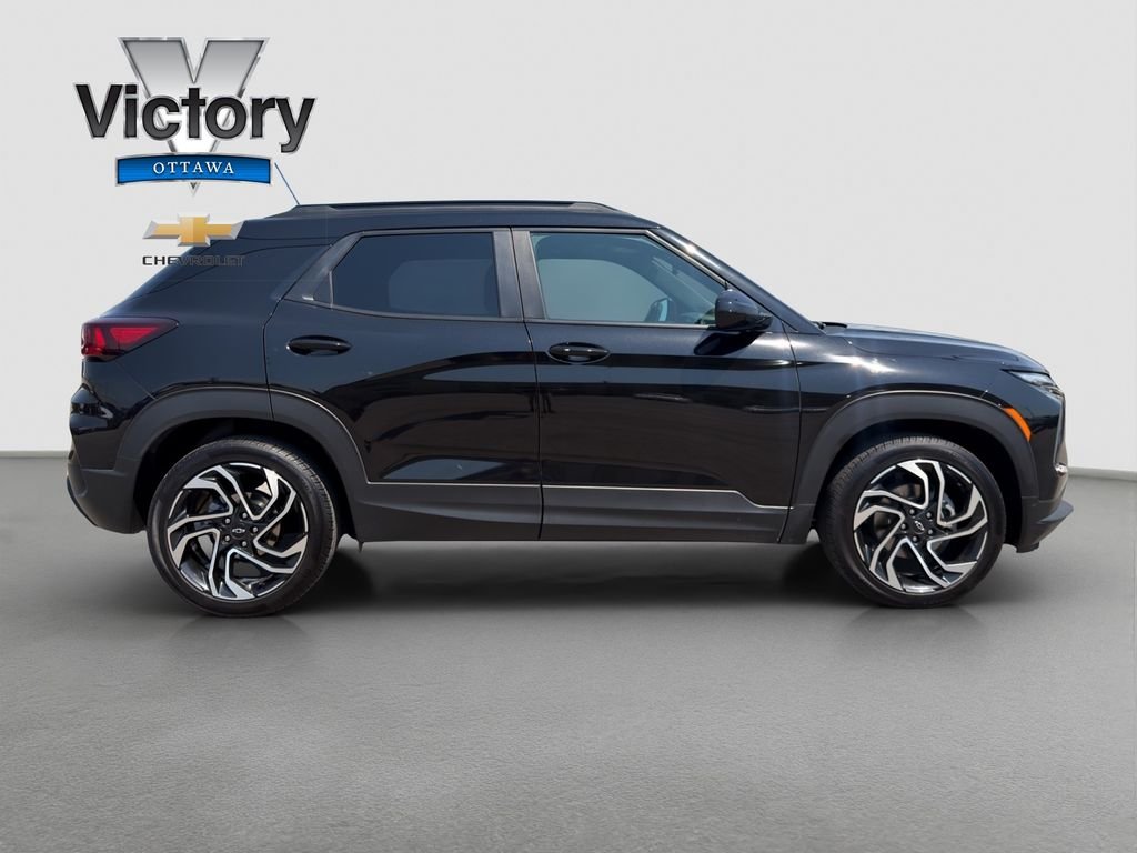 Used 2025 Black Chevrolet RS image 7