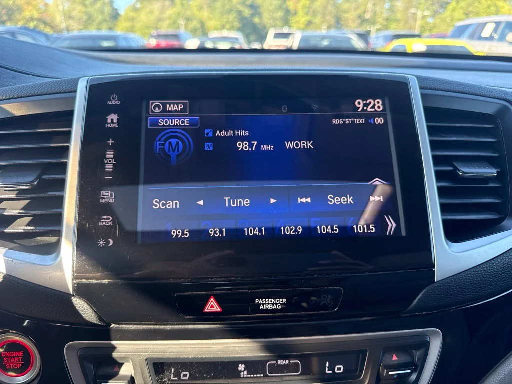 Used 2017  Honda Touring image 15