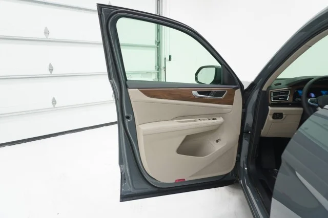 New 2026 Pure Gray Volkswagen 2.0T SE w/Technology image 13