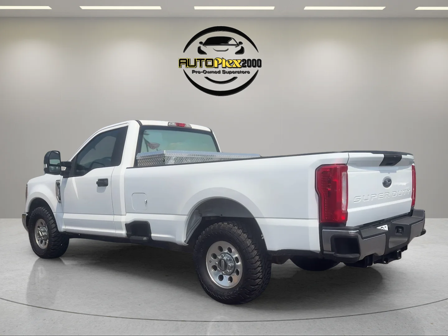 Used 2018 White Ford XL image 5