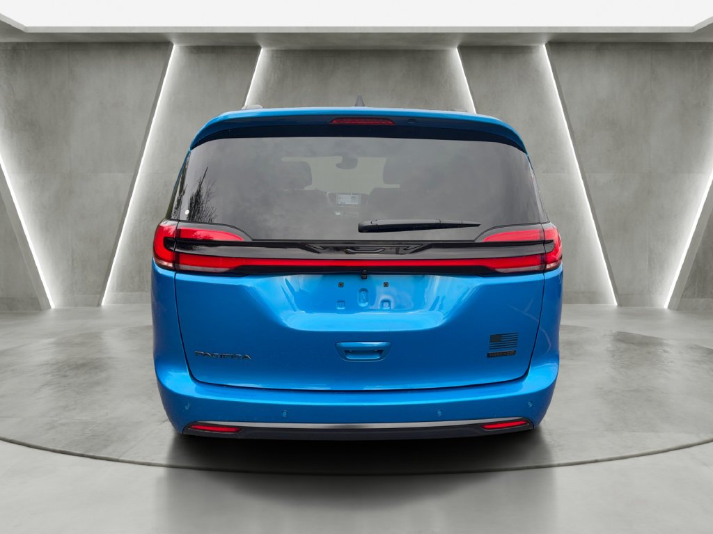 New 2027 Hydro Blue Pearl-Coat Exterior Paint Chrysler Select image 6