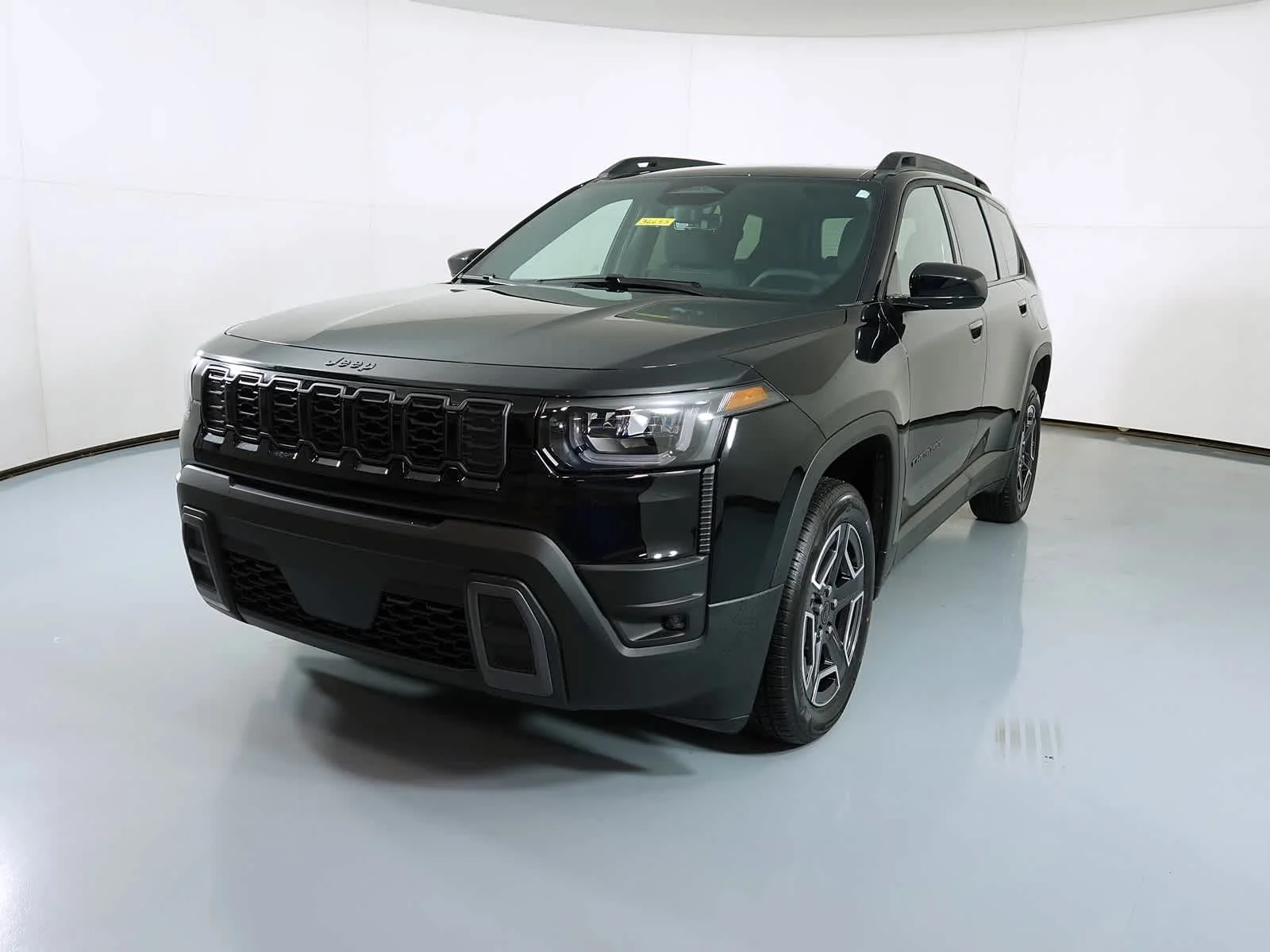 New 2026 Diamond Black Crystal Pearl-Coat Exterior Paint Jeep Laredo image 13
