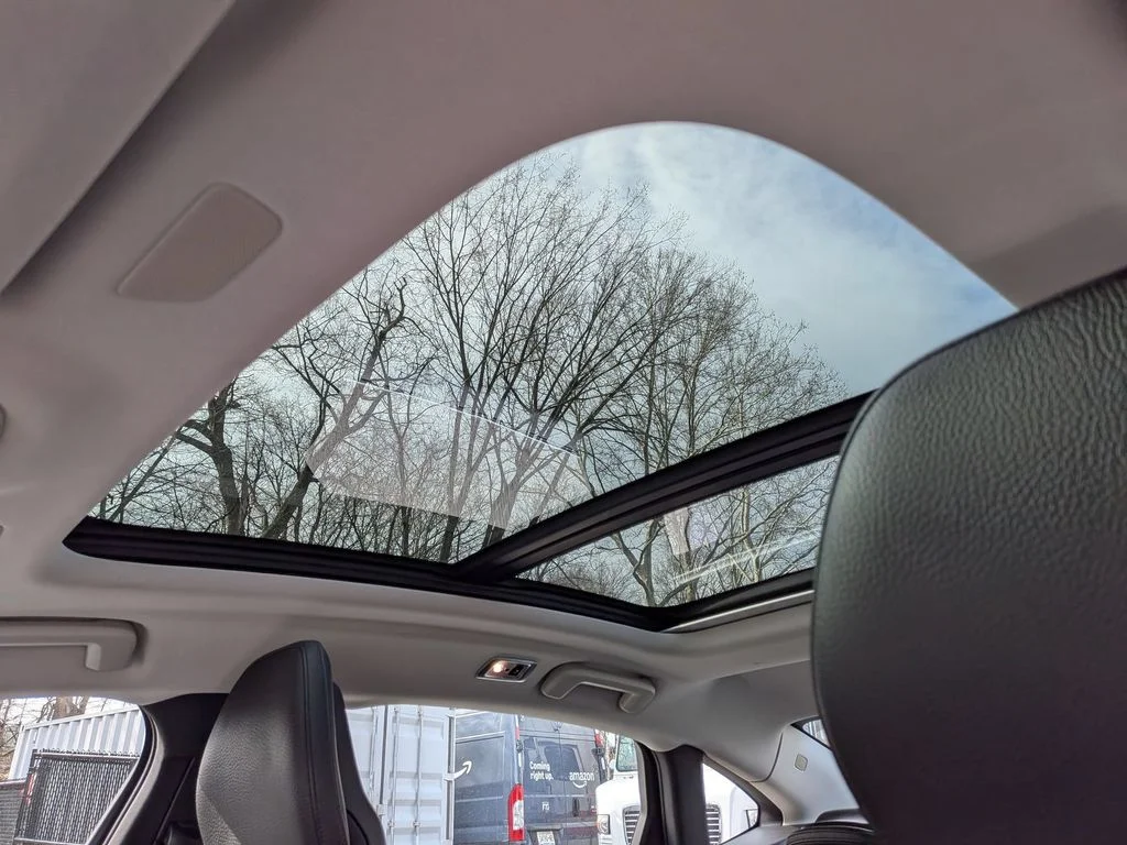 Used 2018 White Volvo T5 Momentum image 22