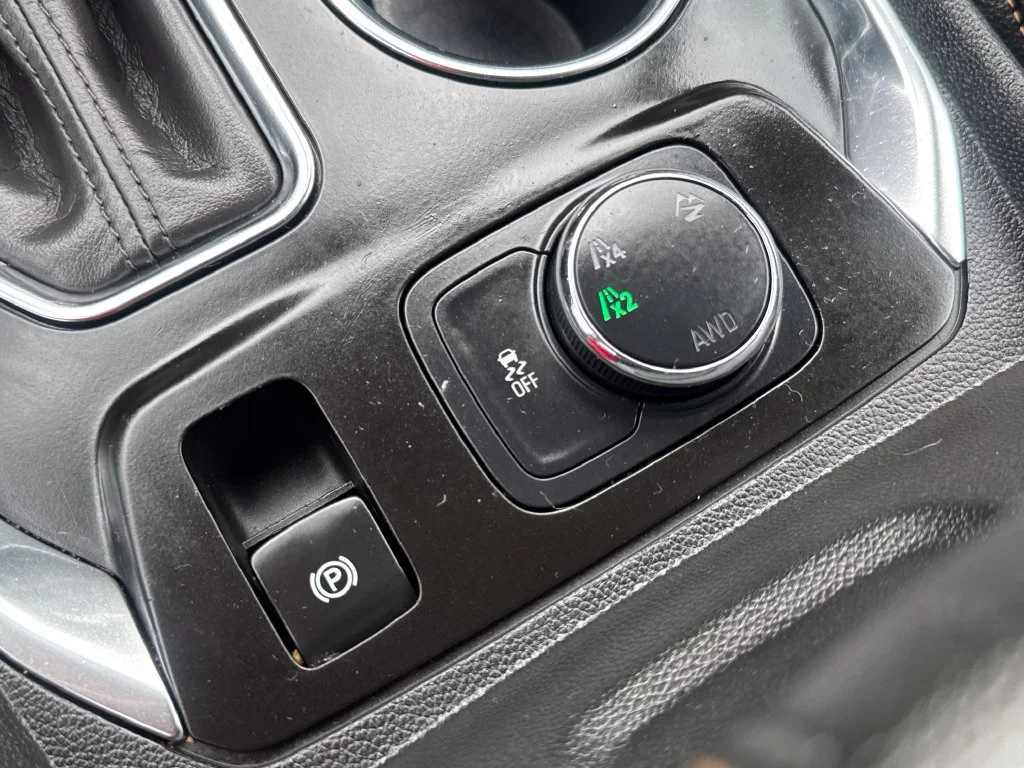 Used 2020 Gray Chevrolet 3LT image 29