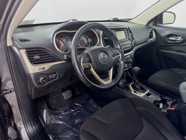 Used 2016 Gray Jeep Latitude image 9