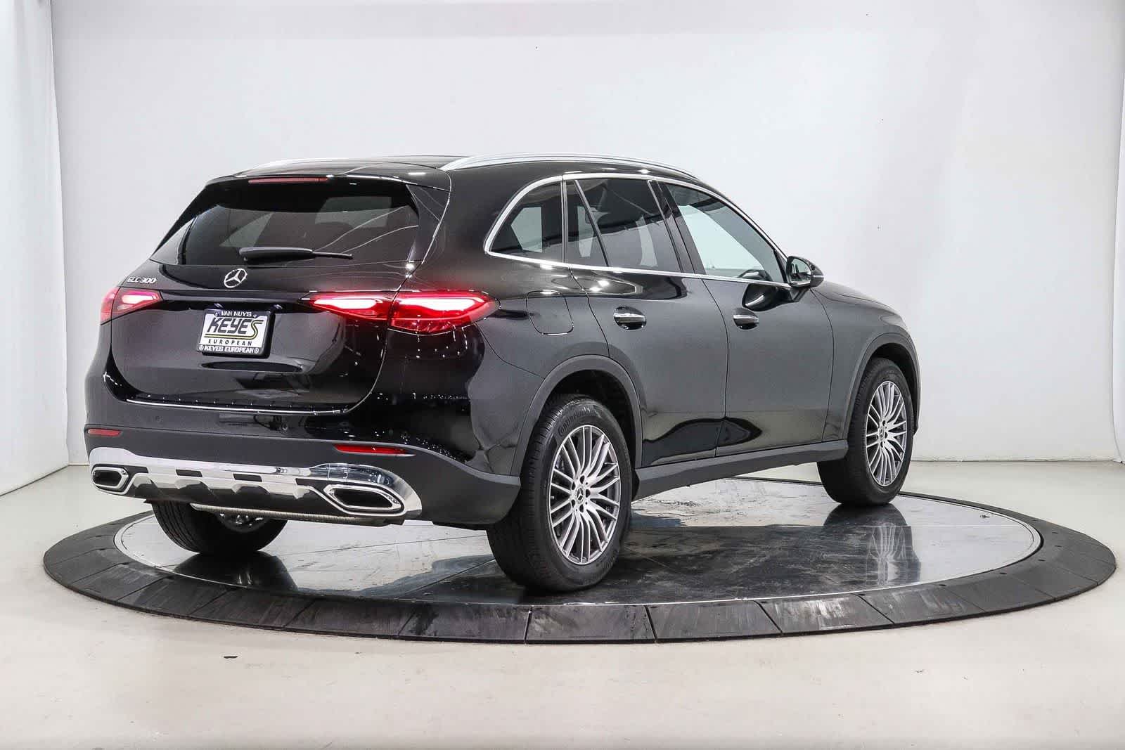 Used 2026 Black Mercedes-Benz GLC 300 image 4