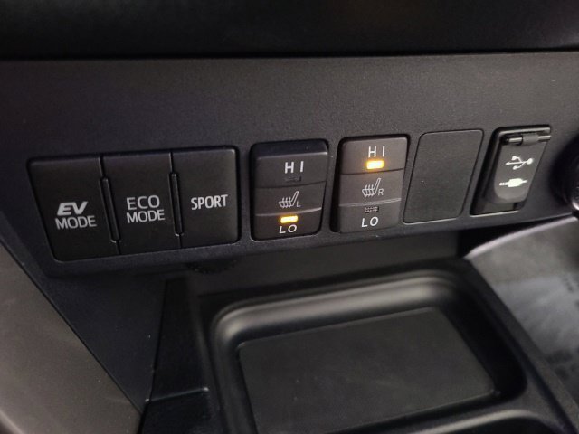 Certified Used 2018 Aqua Toyota Hybrid Limited image 34