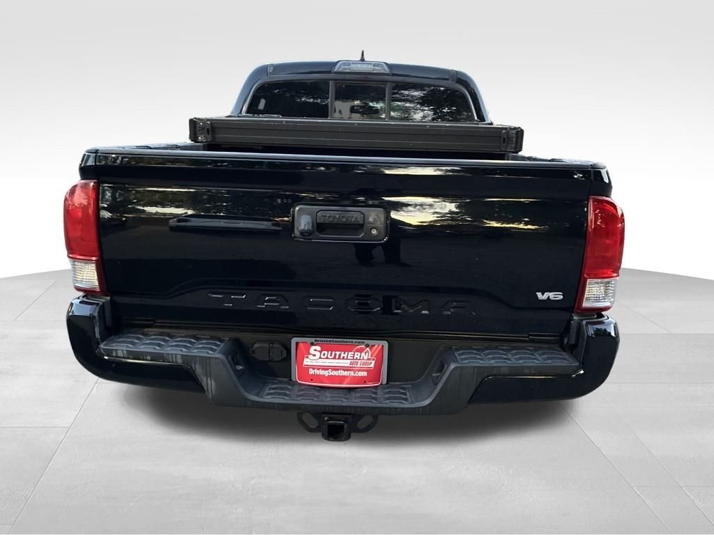 2016 Toyota Tacoma TRD Sport photo 4