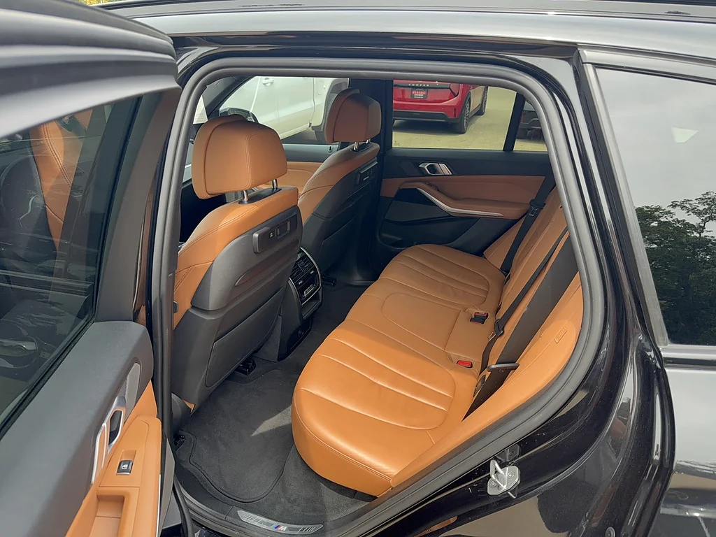 Used 2019 Jet Black BMW xDrive40i image 6