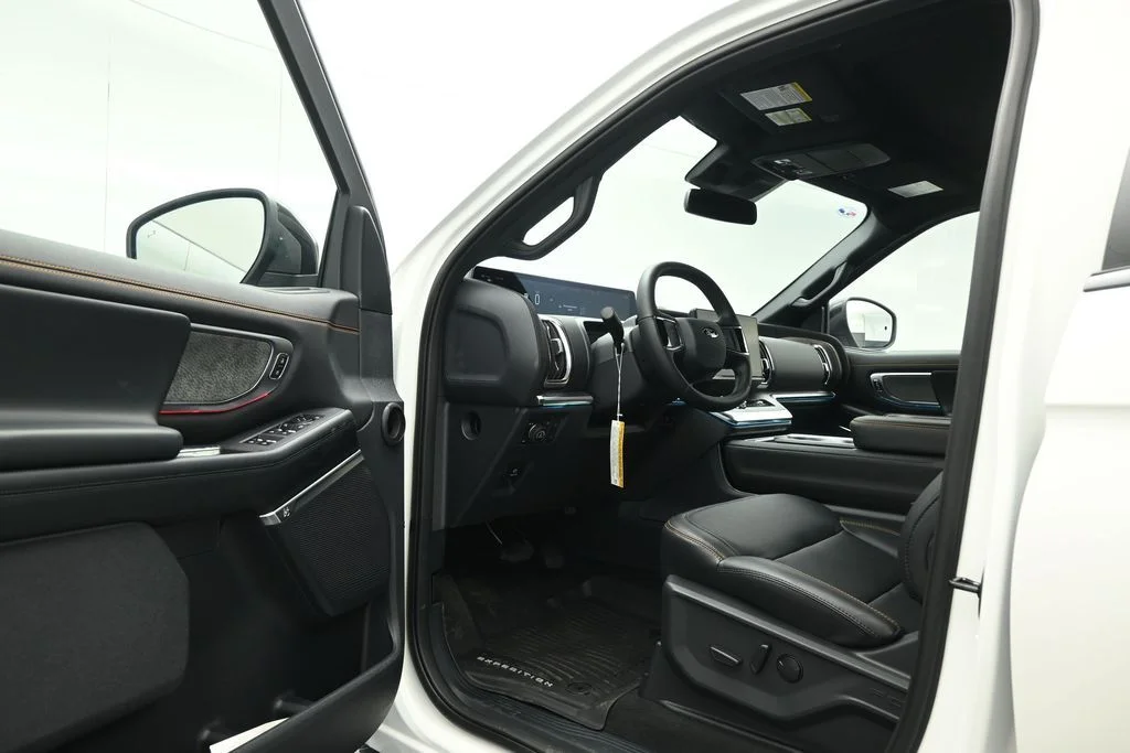 New 2026 Star White Metallic Tri-Coat Ford Tremor image 8
