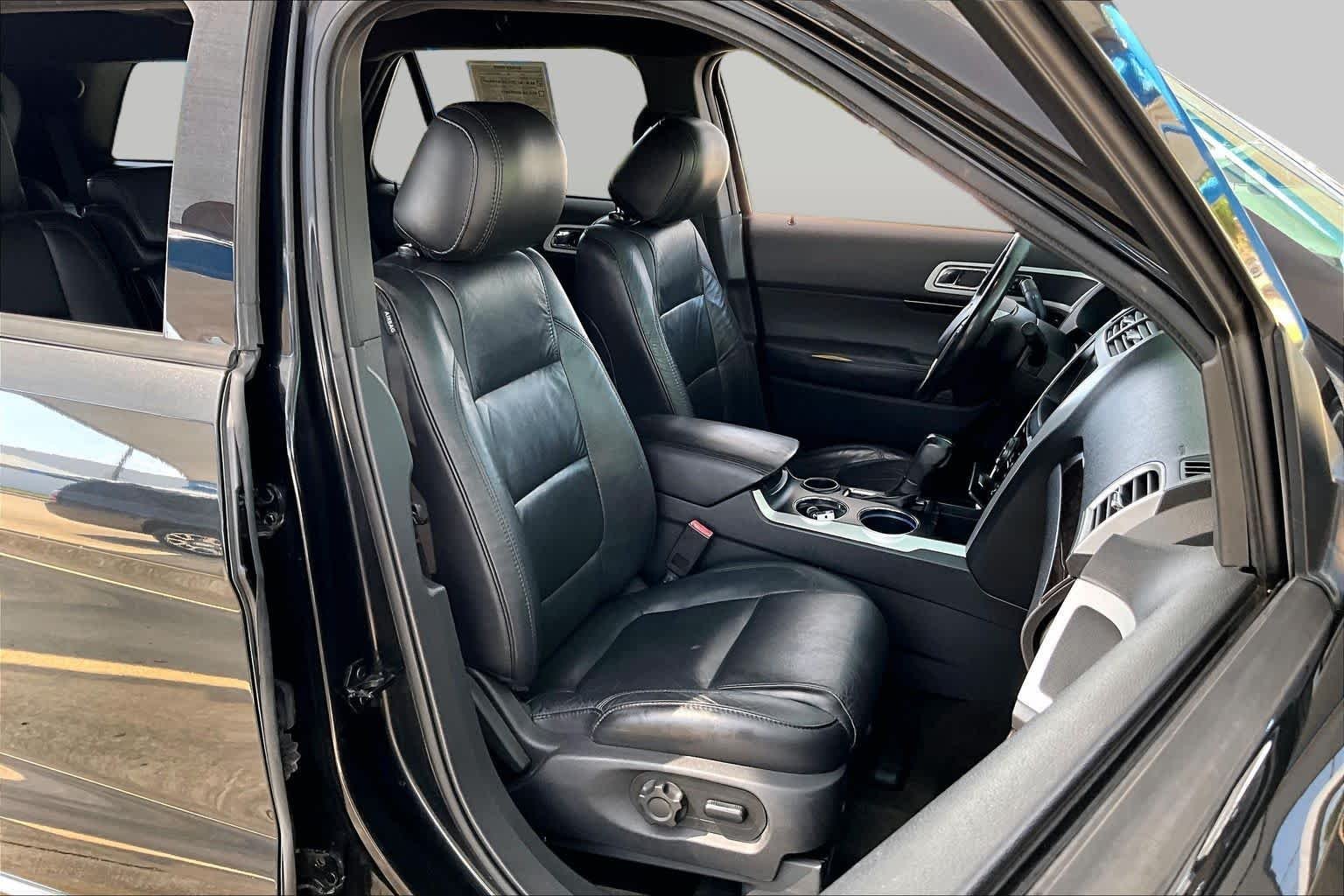 Used 2014 Tuxedo Black Metallic Ford Limited image 9