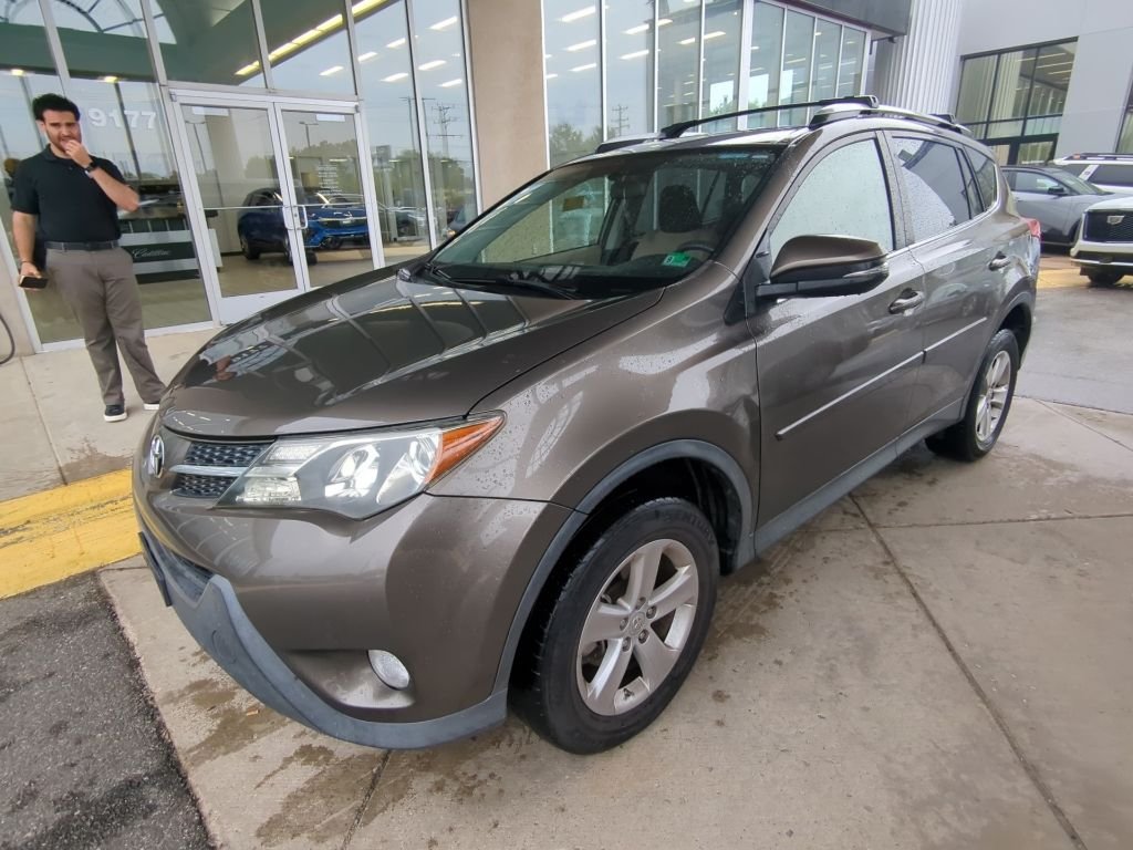 Used 2013 Brown Toyota XLE image 7